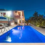 Villa Artzy *